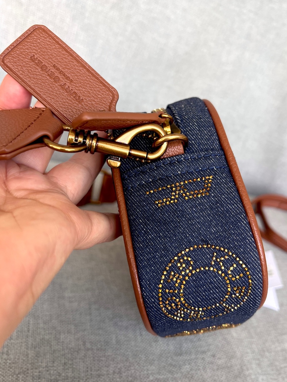 Kurt Geiger Chiswick Camera Denim Crystal Logo chain wide strap dark blue wash - Picture 11 of 17